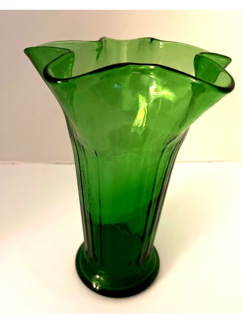 Handblown Emerald Green Glass Flower Vase Ruffled Top Vertical Ribbed Sides